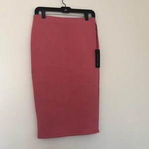 Haute Monde Women’s Coral Tube Skirt Size Medium MIDI Stretch NEW